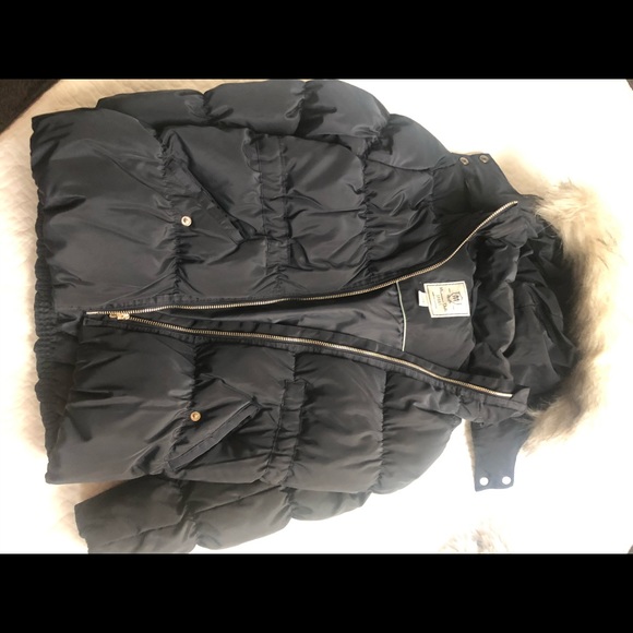 Coat . Removable faux fur trim - Picture 2 of 4